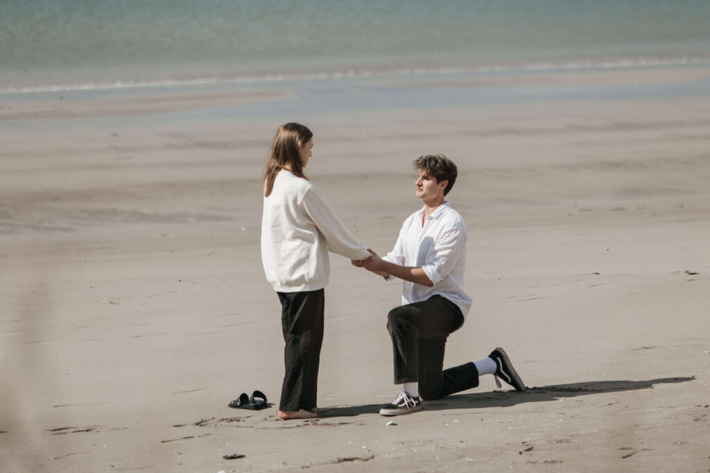 surprise-proposal-in-cooks-beach
