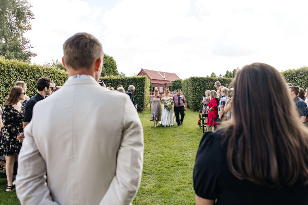 The red Barn wedding ceremony