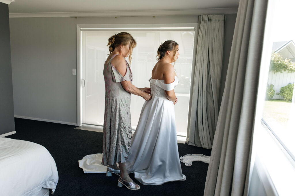 bride puts her dress on