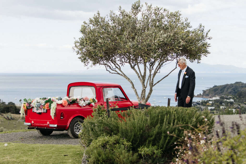 Bride's arrival in Mini Ute at Mubdrick Lodge