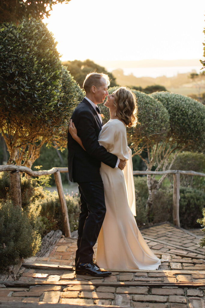 Wedding sunset photos at Mudbrick on Waiheke Island