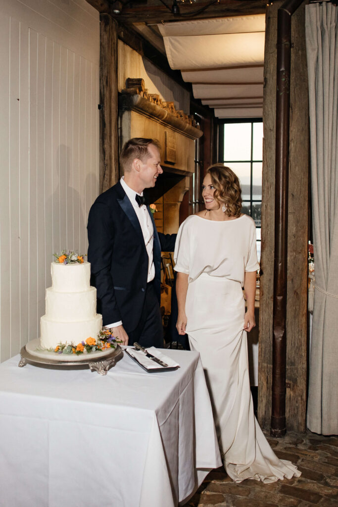 Cutting of the wedding cake at Mudbrick