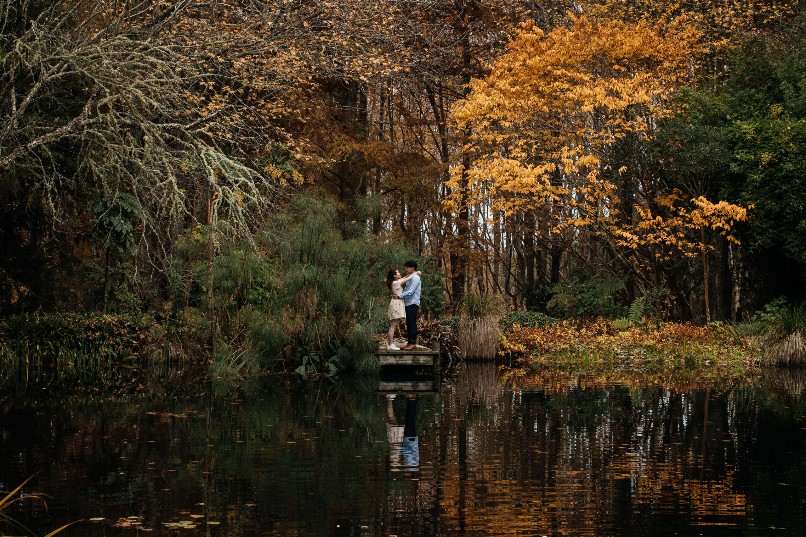 Engagement photography at Ayrlies Garden lakeside