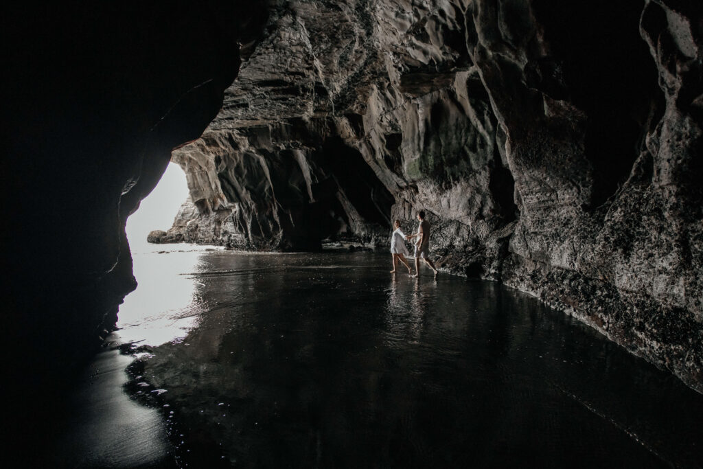 Māori Bay cave photos