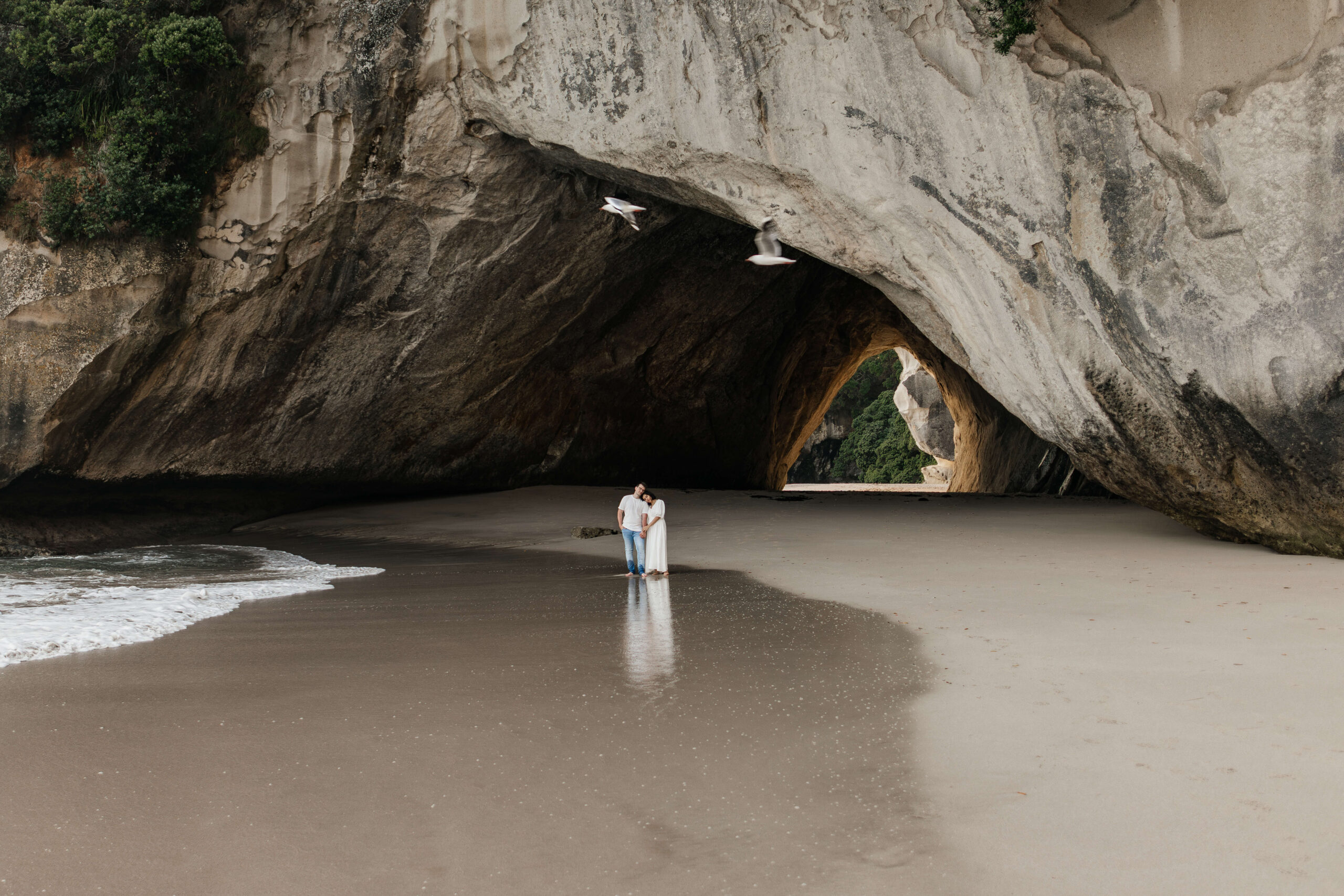 romantic sunrise photo session at Cathedral cove